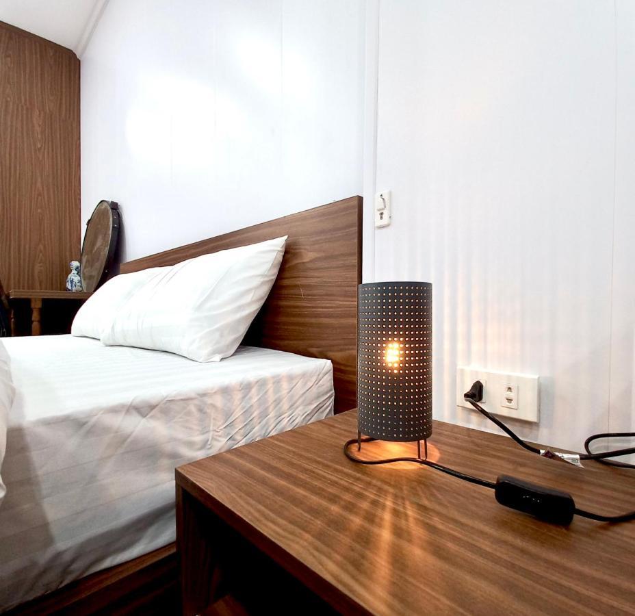Amelie Homestay Ханой Екстериор снимка